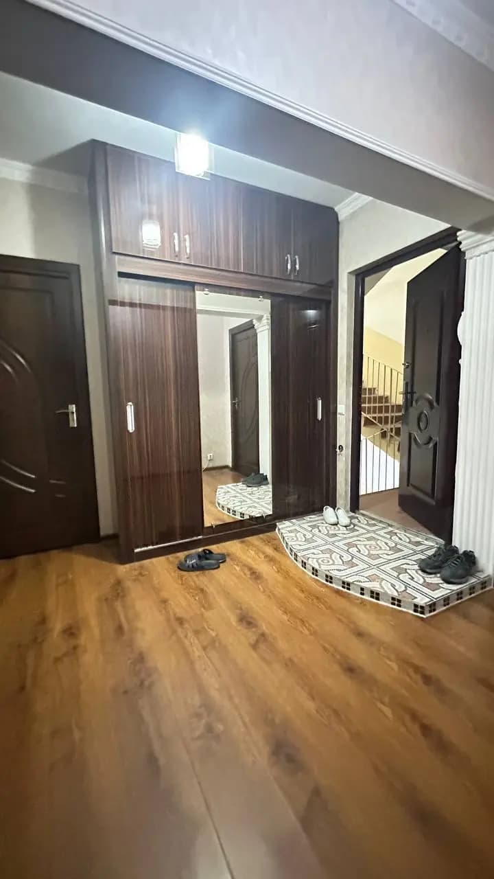 Чиланзар 8 4/2/9 Ориентир: ЗАГС Площадь: 110 м² — 1