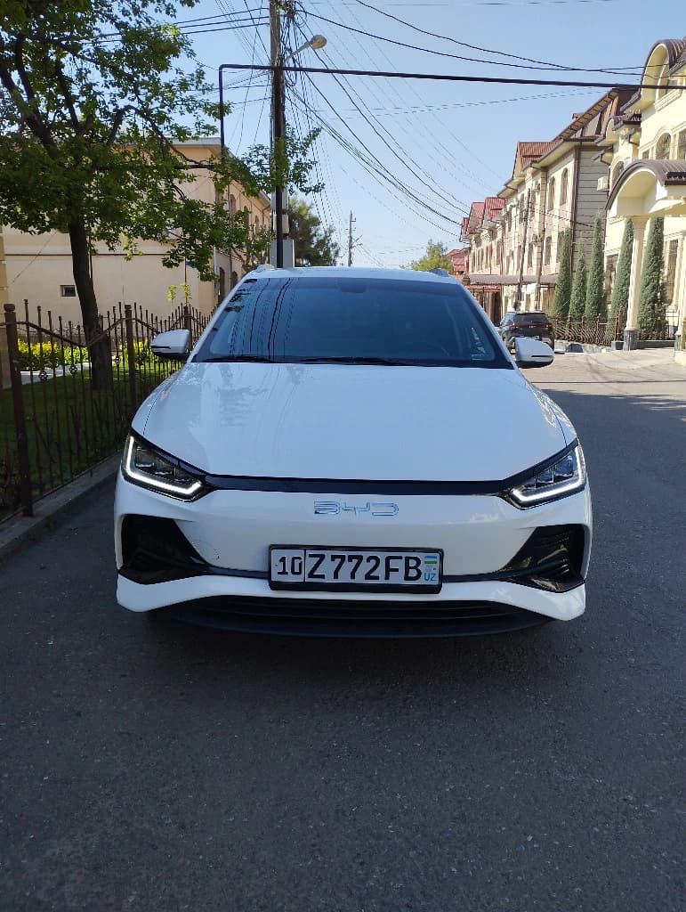 BYD E2 2023 — 1