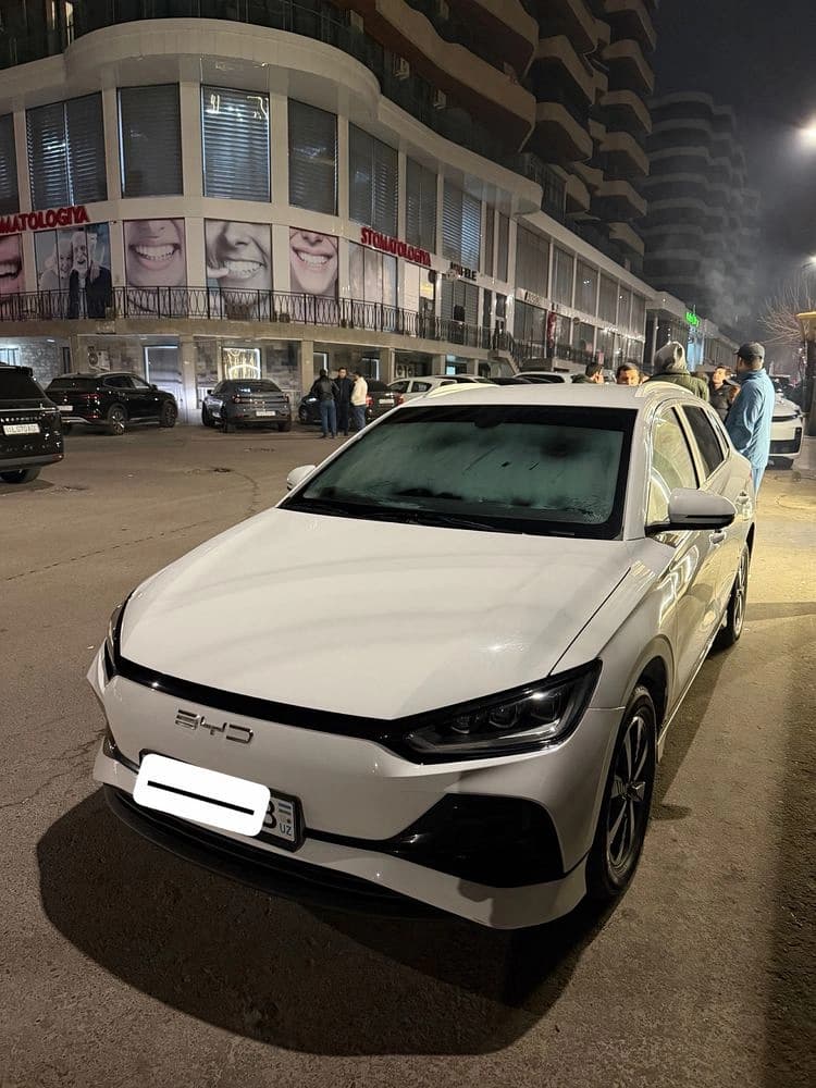 BYD E2 2023 — 1