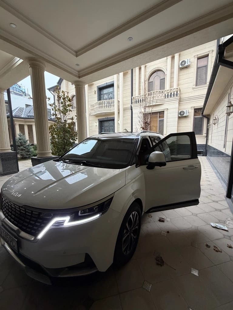 Kia Carnival 2022 — 1