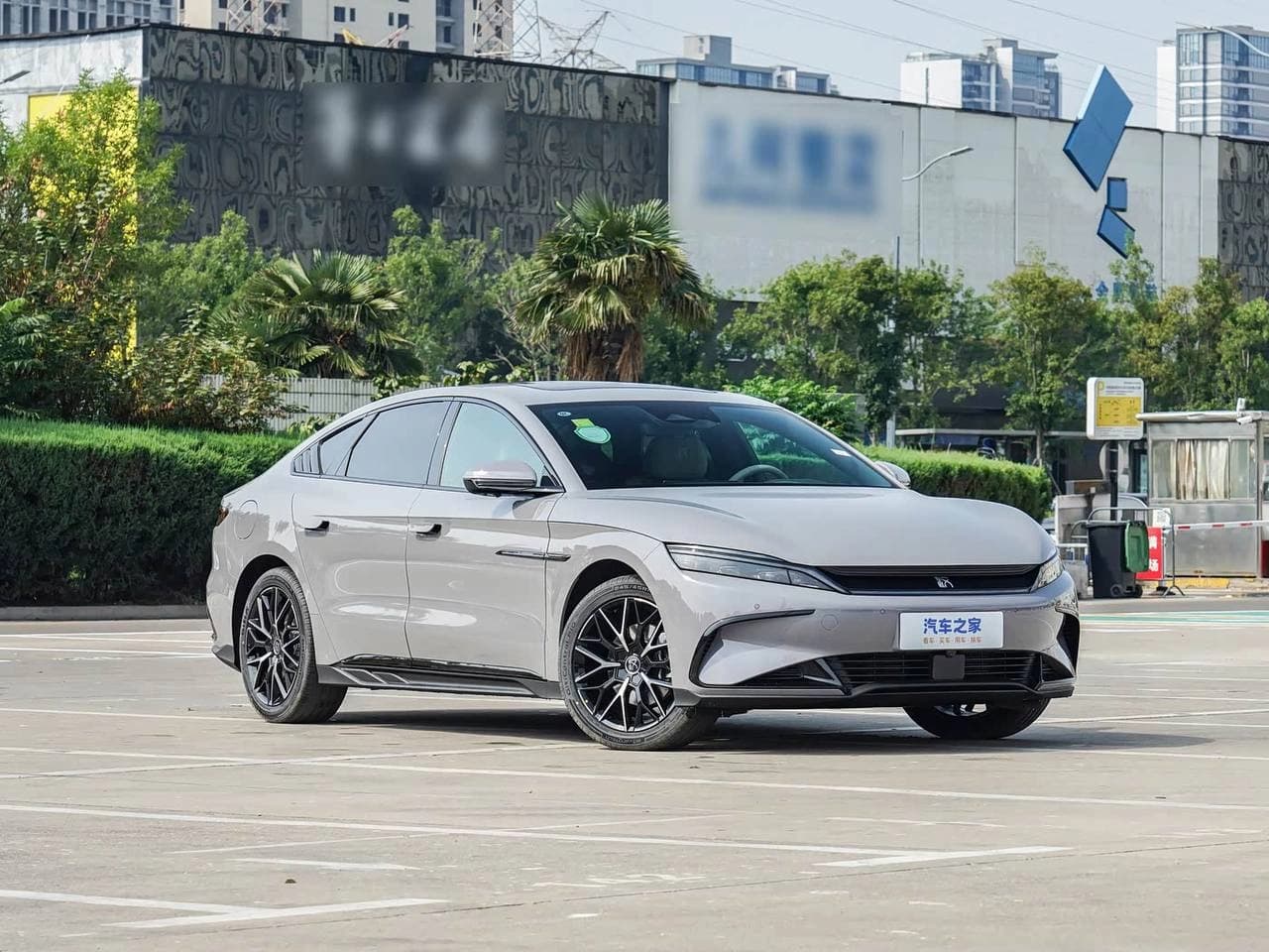 БИД Хан DM-i 1.5 AT (272 л.с.) 2025 — 1
