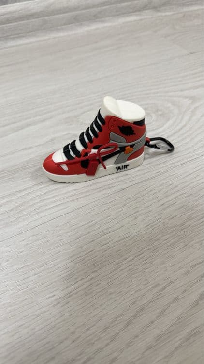 Продается кейс в виде кроссовка для AirPods 3 — 1
