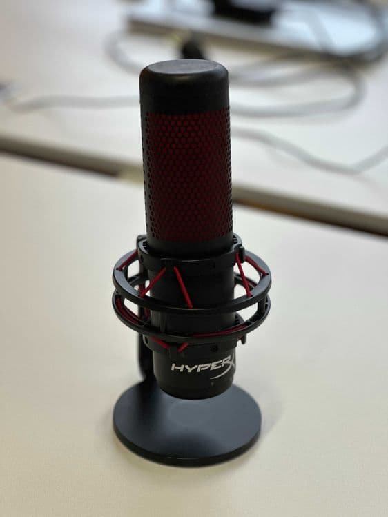 Mikrafon Hyper X podcast uchun. — 1