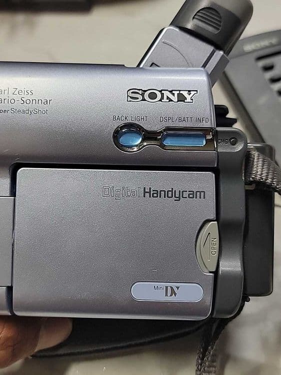 видеокамера Sony DCR-TRV19 MiniDV ntsc — 1