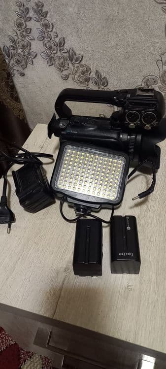 Видеокамера canon xa10 сотилади — 1