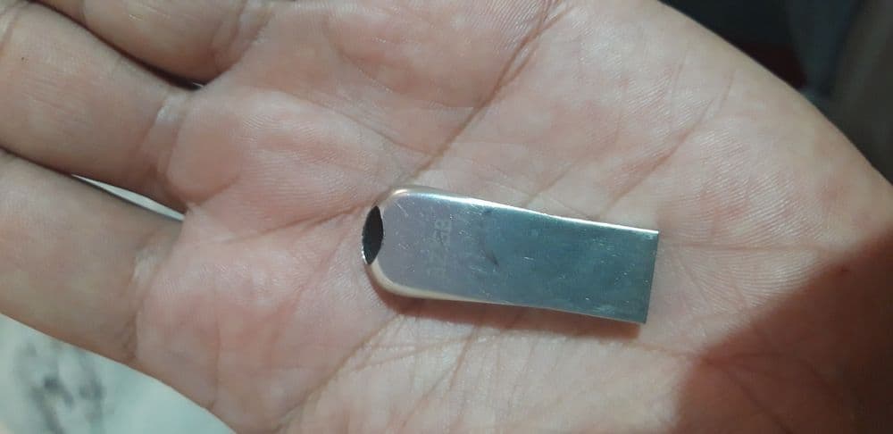 Fleshka sotiladi 32 gb — 1