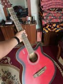 Akustik gitara sotiladi