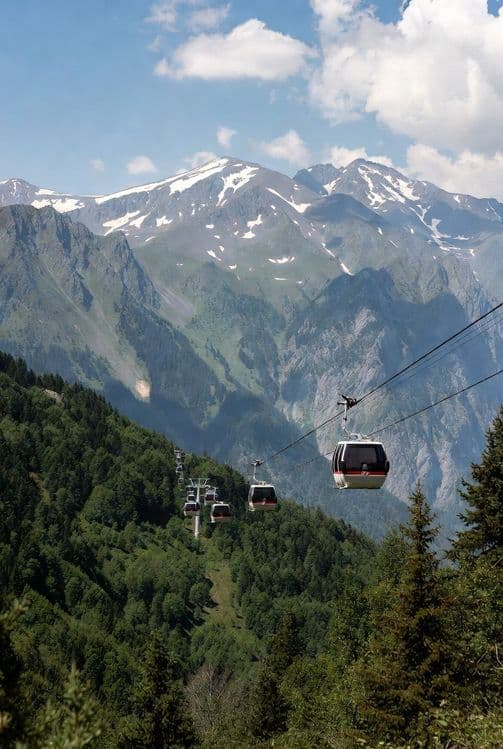 Такси в горы. Туризм. Трансфер. Taxi to the mountains. Tourism. Travel — 1