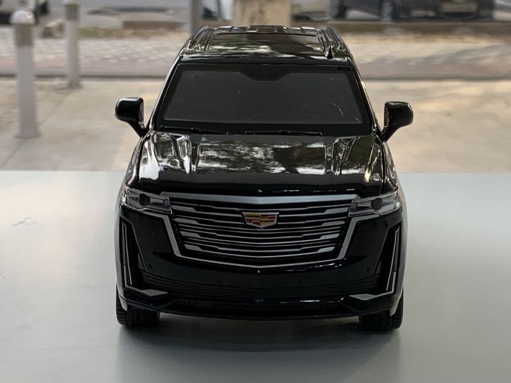 Modelka Cadillac Escalade 1:24 — 1