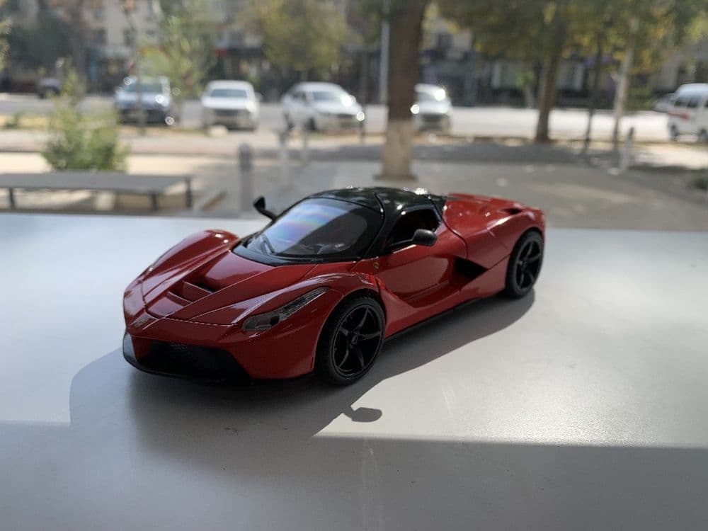 Modelka LaFerrari — 1