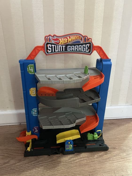 HotWeels stunt garage — 1