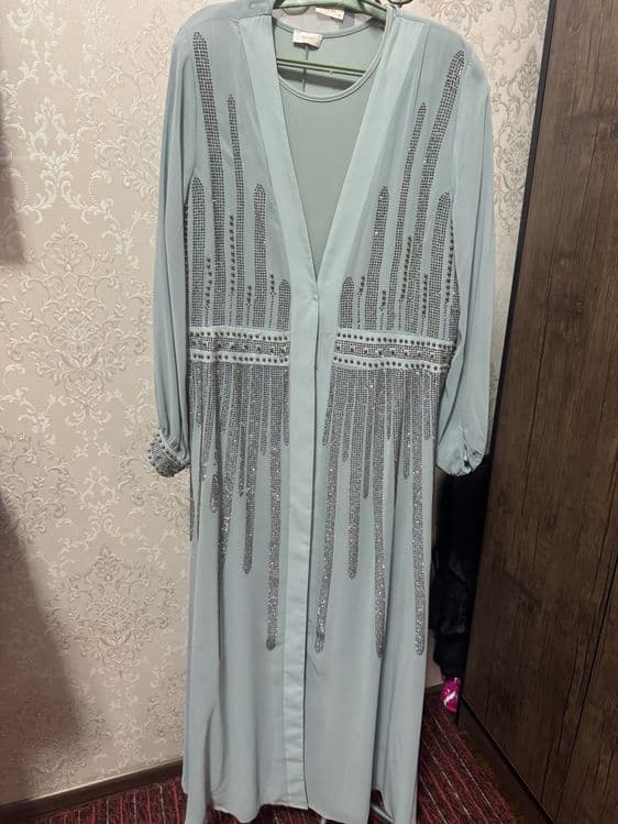 Turetskiy kamplekt vecherniy abaya. — 1