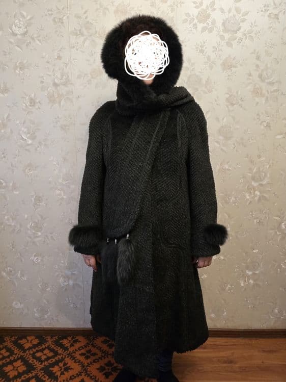 Женское пальто со съемным капюшоном — 1