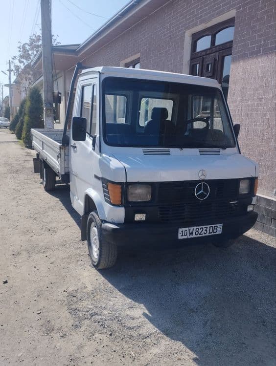 Mersedes 207 D 1988 — 1