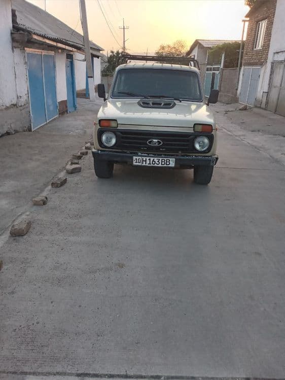 Niva sotiladi yili 1985 holati yaxshi — 1