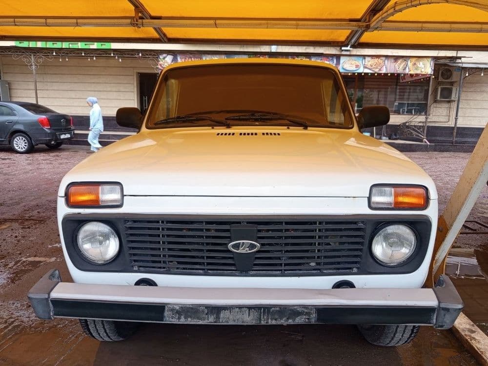 Vaz 2121 niva 2014-yil, mator injektor, oldi tortadi narxi 5 yarim min — 1