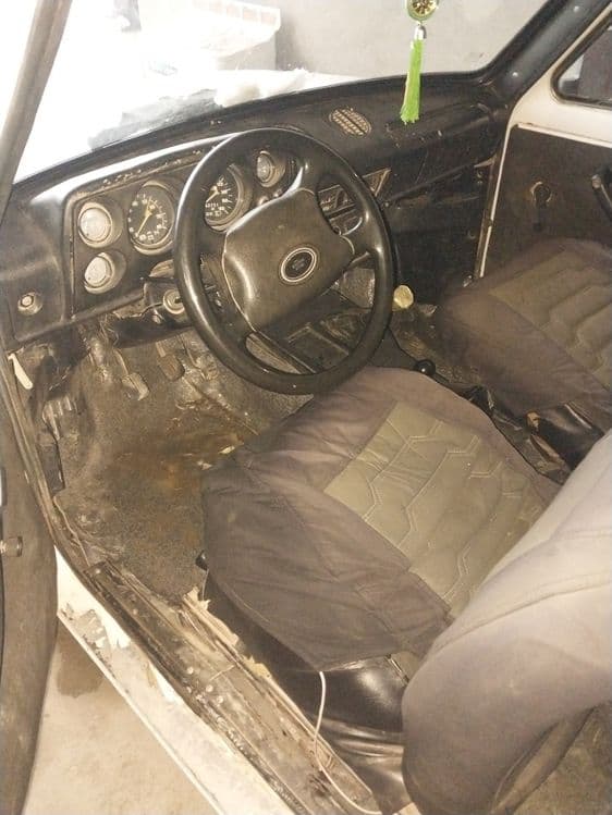 Нива белый в хорошем состоянии — 1