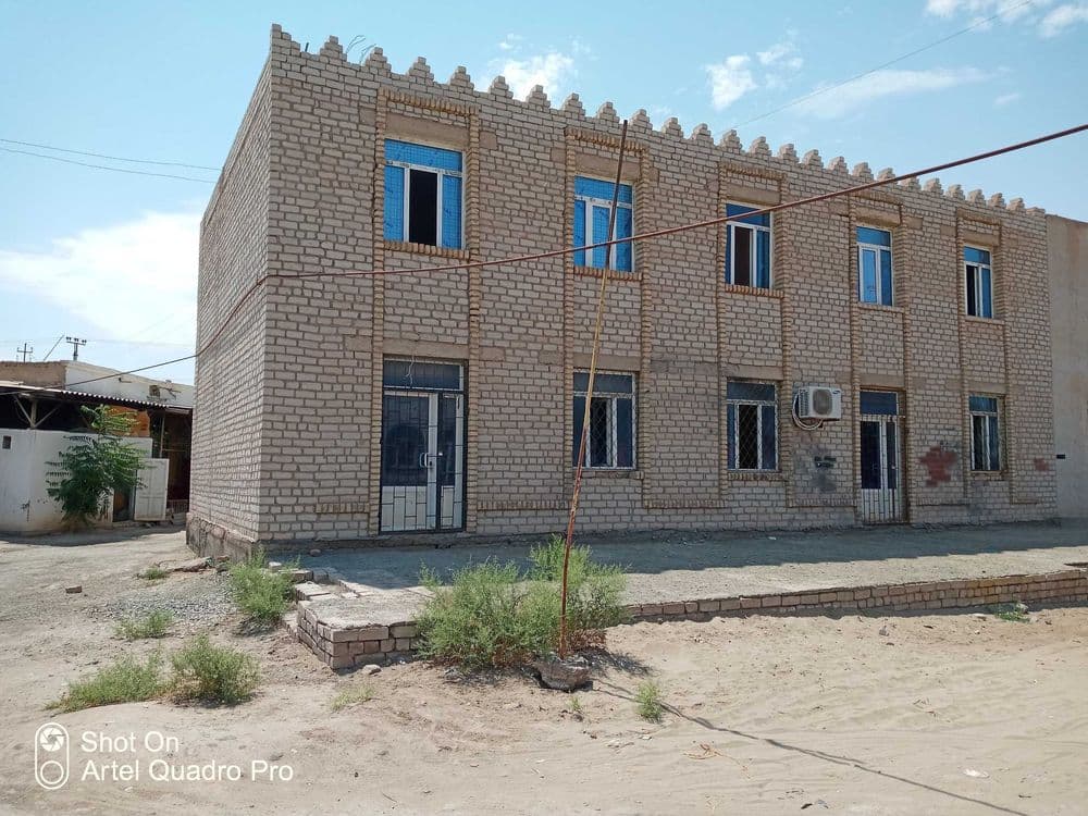 2 qavatli bino sotiladi — 1