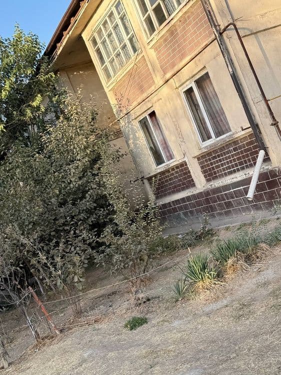 Ohangaron evalikda 1 xonalik uy sotiladi srochna — 1