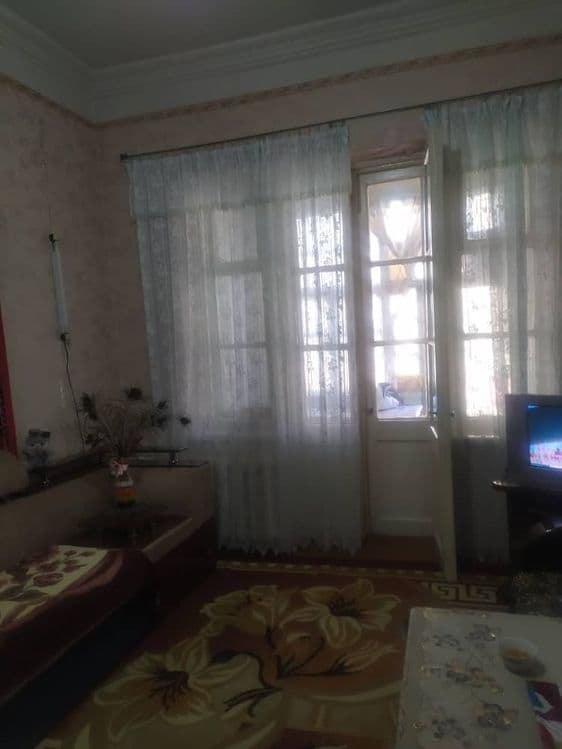 Продам квартиру на первом этаже кирпичного дома — 1