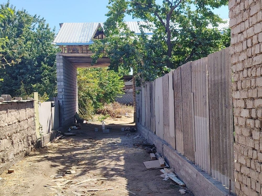 срочно прадается участок 6 соток на 2 комнаты — 1