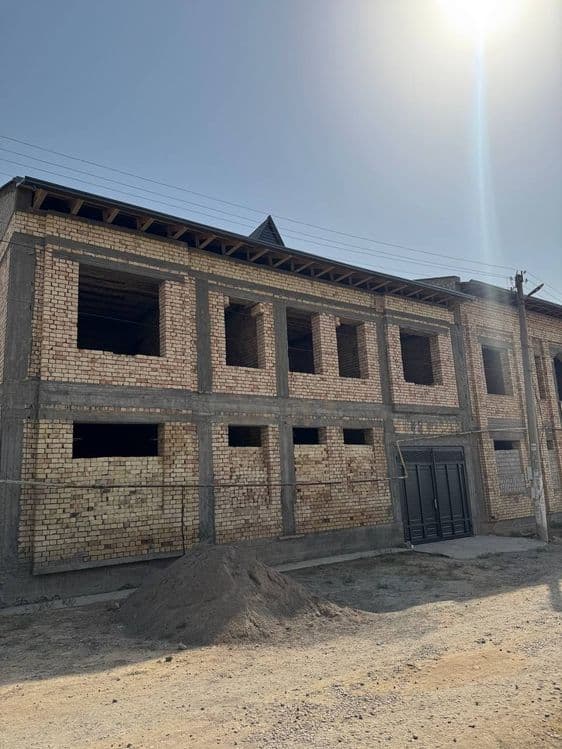 Uy hovli uchaska sotiladi 3sotix fasad 15 m — 1