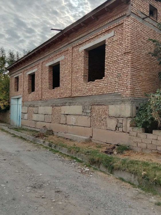2 та уй 12,5 сотокда сотилади, Узумзор, Кибрай. — 1