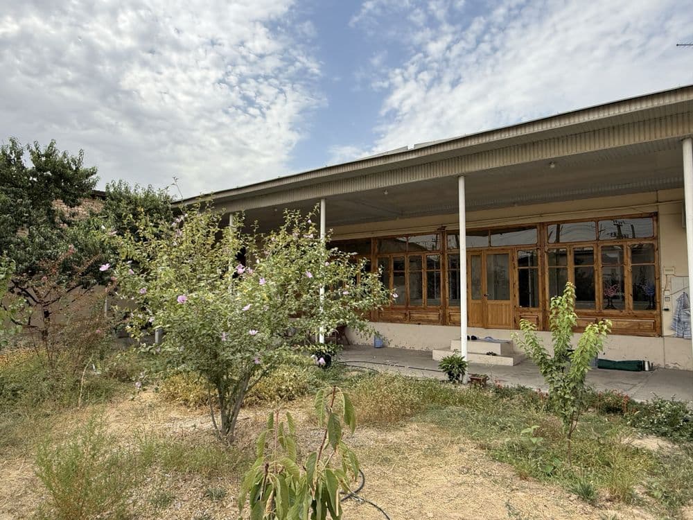 Hovli sotiladi. Yo'l yuzida — 1