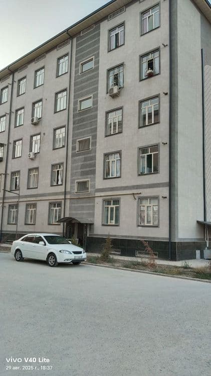 Kitob krug yonida Dom sotiladi 3 xona 64 kv metr hamma sharoiti bor — 1