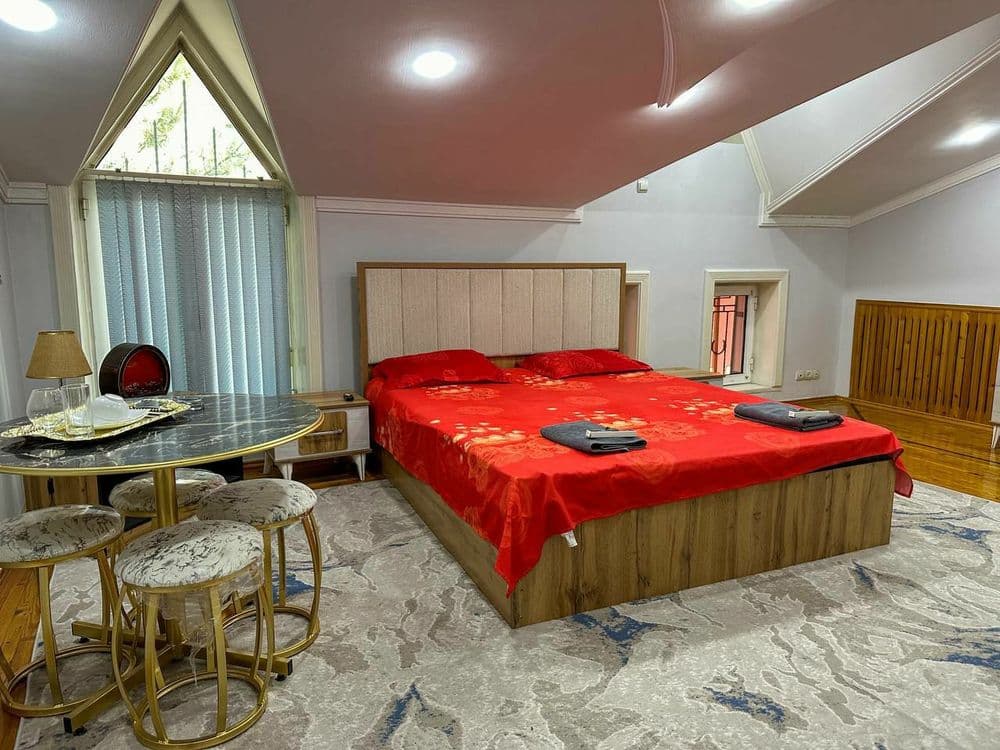 Hotel;Mehmonhona;Гостиница Без Загса — 1