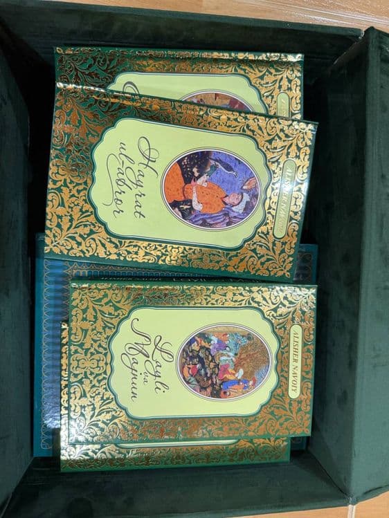 Алишер Навоий книги набор — 1