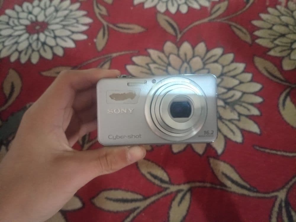 Sony cyber shot camera — 1