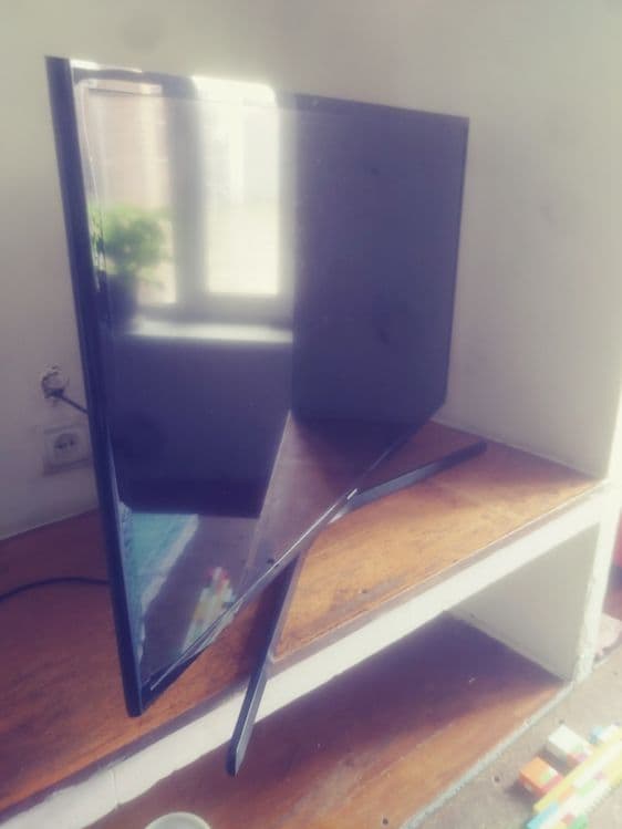 SAMSUNG televizor 43 talik — 1