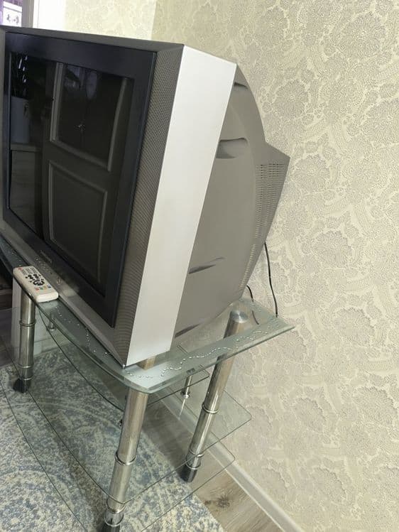 Продаётся телевизор с подставкой — 1