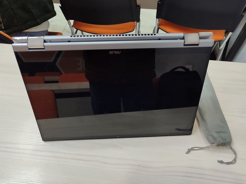 Asus ZenBook Flip 15 — 1