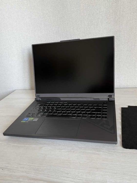 ROG STRIX G16 | Core i7-13650HX | RTX 4050 — 1