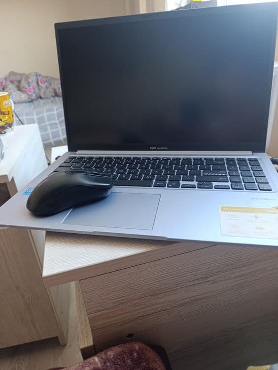 Asus vivobook sotiladi — 1