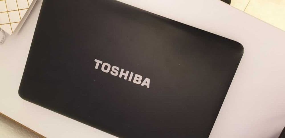 Ноутбук Toshiba (б/у) — 1