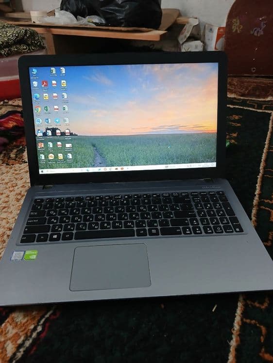 Ноутбук ASUS сотилади.
2019-июль. Процессор Intel Core i3. Оперативно — 1