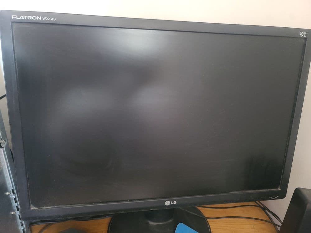 Монитор LG w2234s — 1