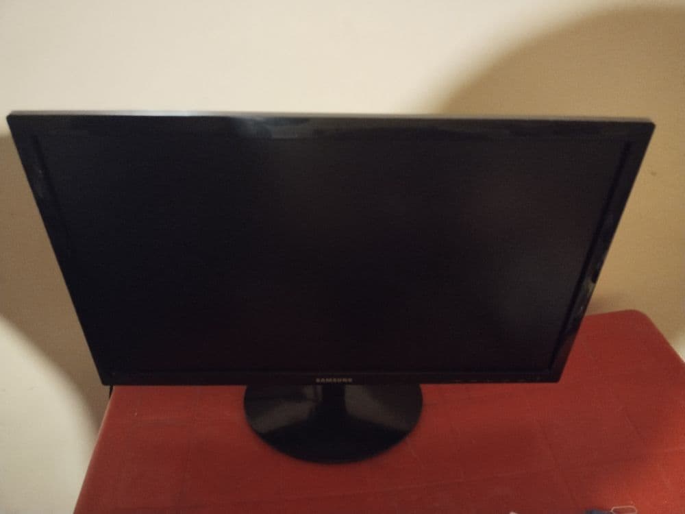 Monitor Samsung 22 LED srochna sotladi — 1