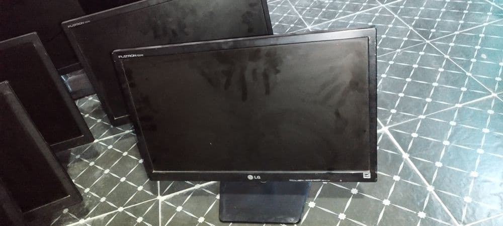 Monitor 22' LG 10ta komplekt bor — 1