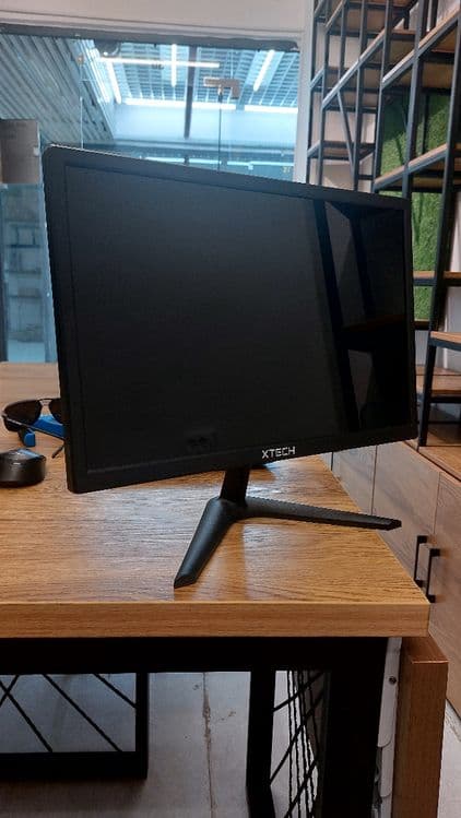 Monitor .XTECH. ekran 22. — 1