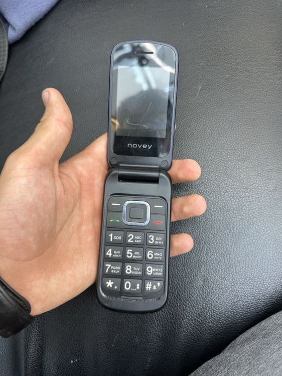 Novey knopkali telefon — 1