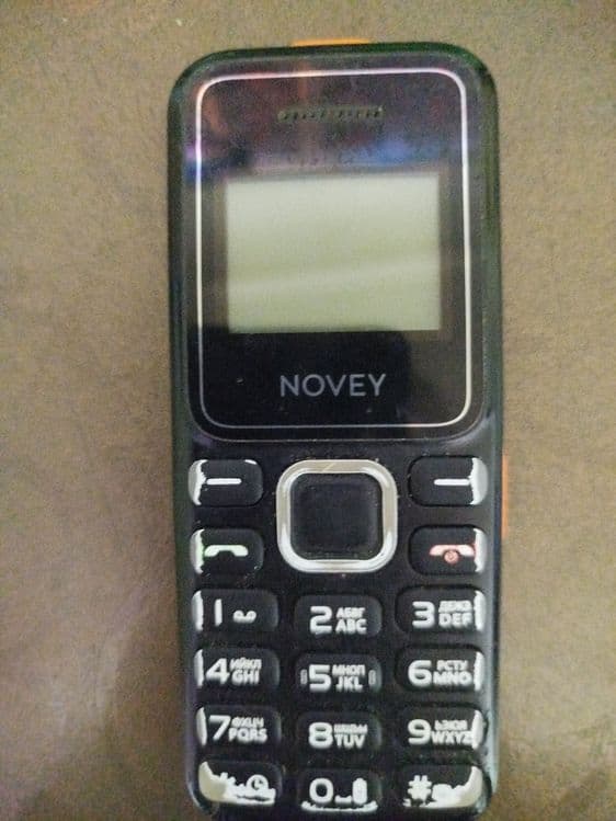 Novey knopochniy telefon — 1