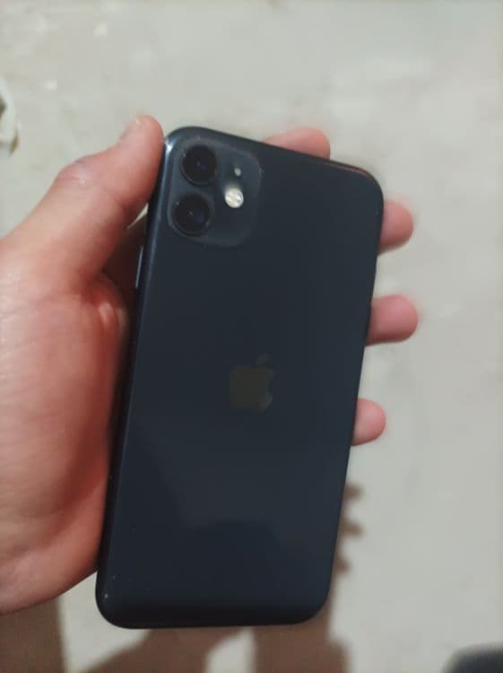 Iphone 11 qora 64gb — 1