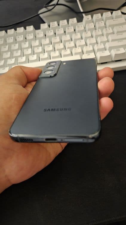 Samsung galaxy s22 — 1
