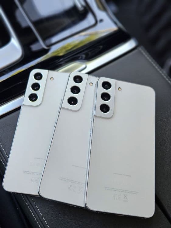 Samsung Galaxy s22 — 1
