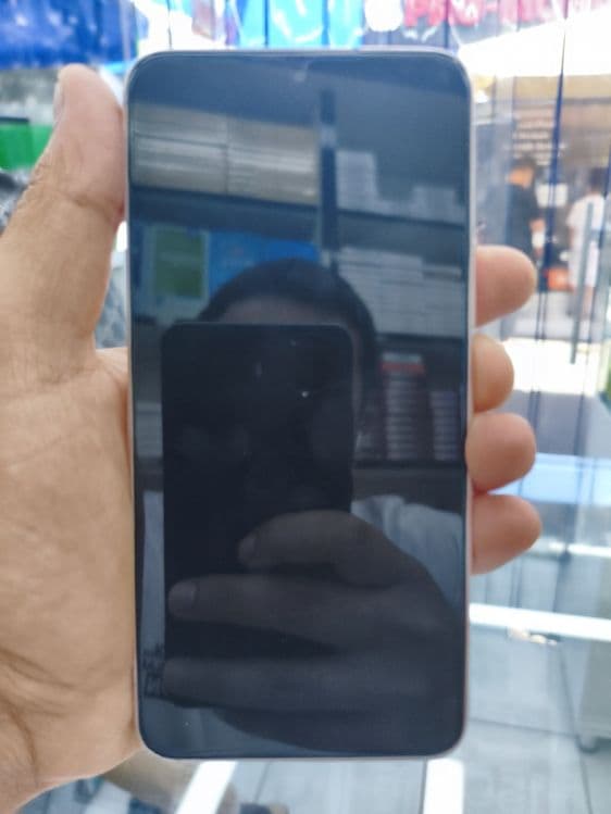 Samsung Galaxy S22 5G — 1