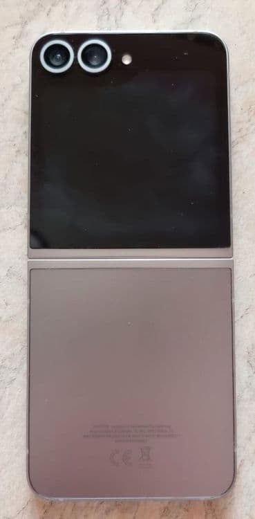 Samsung Flip Z6. — 1